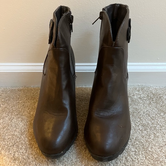 Brown heeled booties - Picture 3 of 4